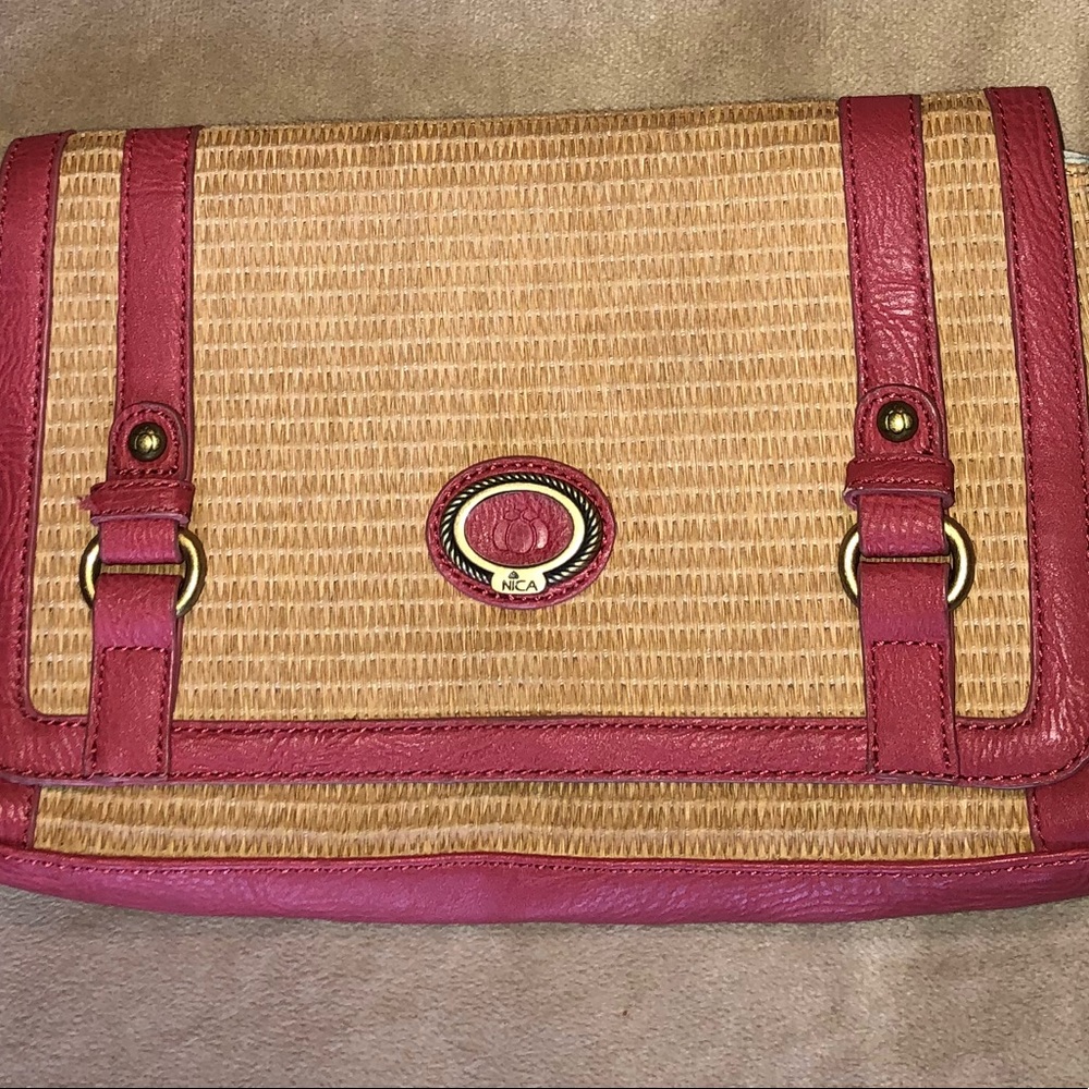 Nica wristlet clutch